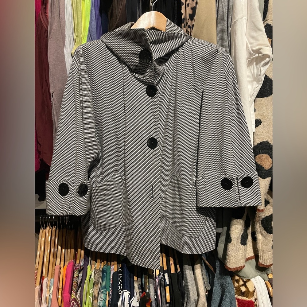 “Staples” cotton short jacket with alternating collar. Black/white check. Size L